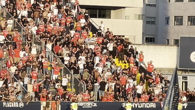 Adeptos do Benfica começam a época com insultos