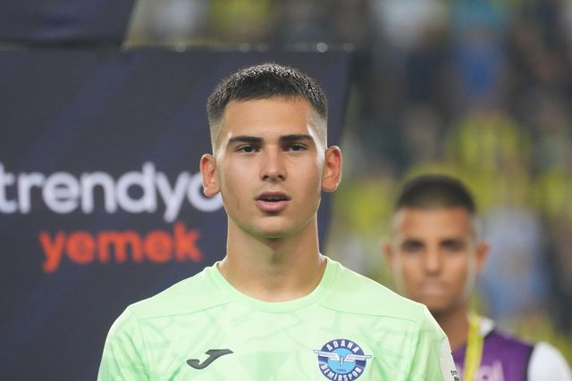 O guarda-redes de 15 anos que defrontou José Mourinho