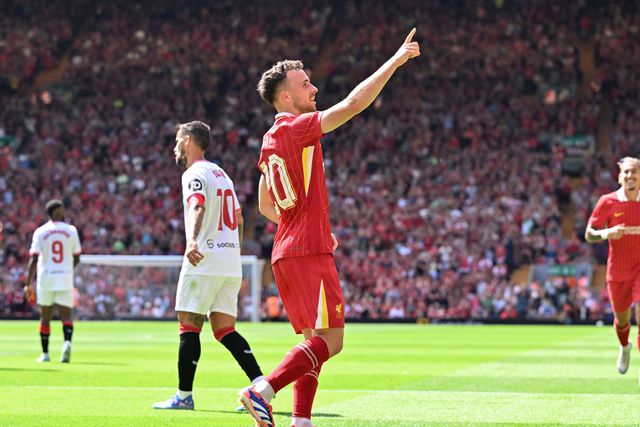 Diogo Jota marca golaço e Luis Díaz bisa na vitória do Liverpool (vídeos)