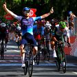 Volta a Portugal: australiano Gilmore arrasa ao sprint em Viseu