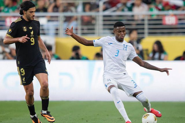 Julián Martínez frente a Raúl Jiménez ao serviço da seleção das Honduras Foto: Instagram Julián Martínez