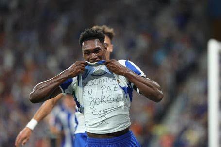Vídeo: Samu sobe mais que toda a gente e faz o 2-0 para o FC Porto