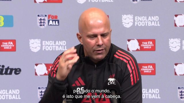 Slot comenta minuto de silêncio por Diogo Jota desrespeitado por adeptos