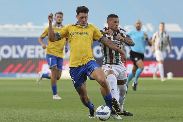 Duelo caótico entre Estoril e Estrela da Amadora só podia dar empate