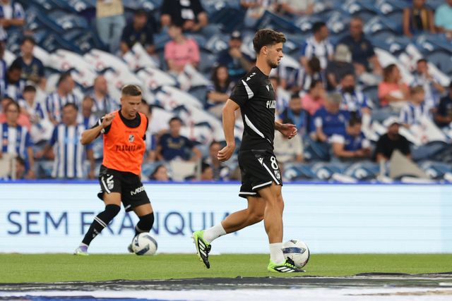 V. Guimarães: fragilidade defensiva gera preocupação