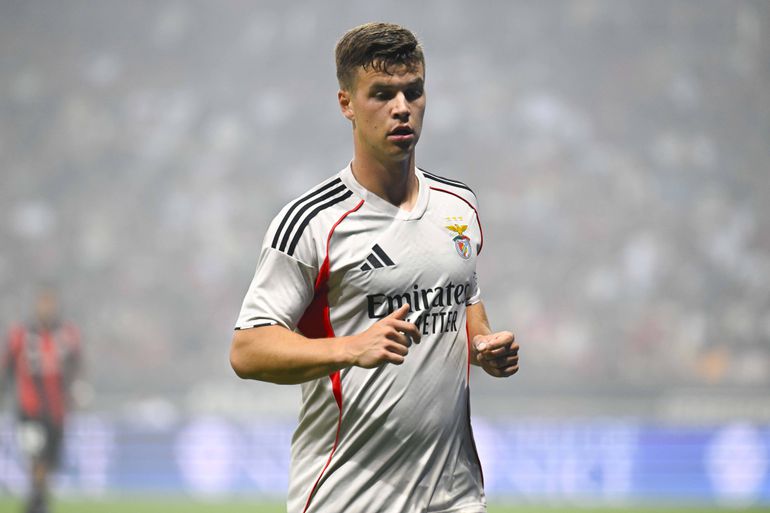 Samuel Dahl em ação durante o Nice-Benfica