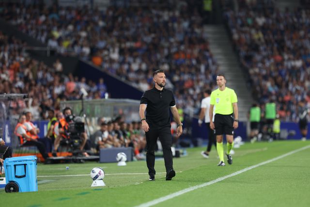 FC Porto: Farioli atualiza situação clínica de Francisco Moura