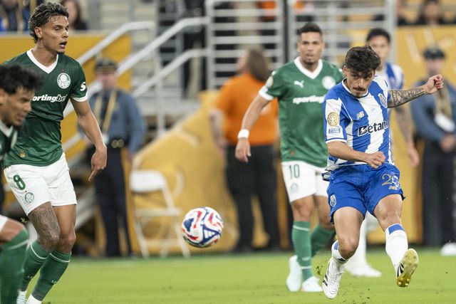 Mercado FC Porto: André Franco à espera de visto para viajar