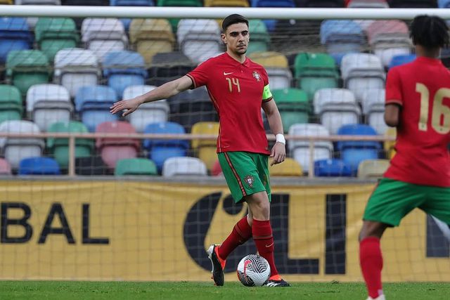 Mercado oficial: Diogo Monteiro chega do Leeds para reforçar defesa do Arouca