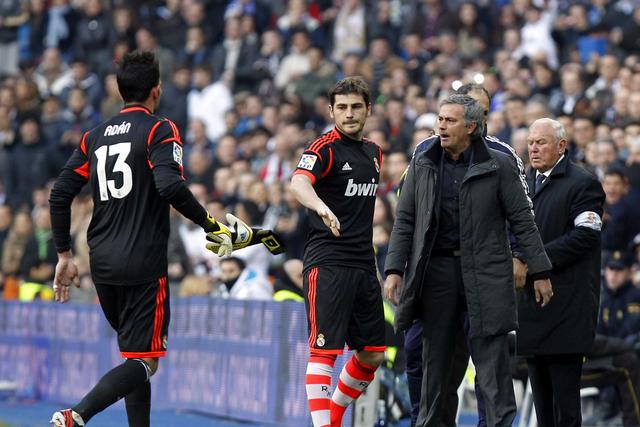 Mourinho com Casillas e Adán na primeira passagem pelo Real Madrid