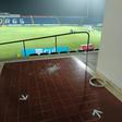 Lâmpada de uma bancada do Estádio São Miguel caiu no final do jogo com o Nacional, tendo causado ferimentos em duas pessoas. -Foto: D.R.