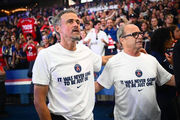Luis Enrique com Luís Campos, dois dos rostos do sucesso do PSG