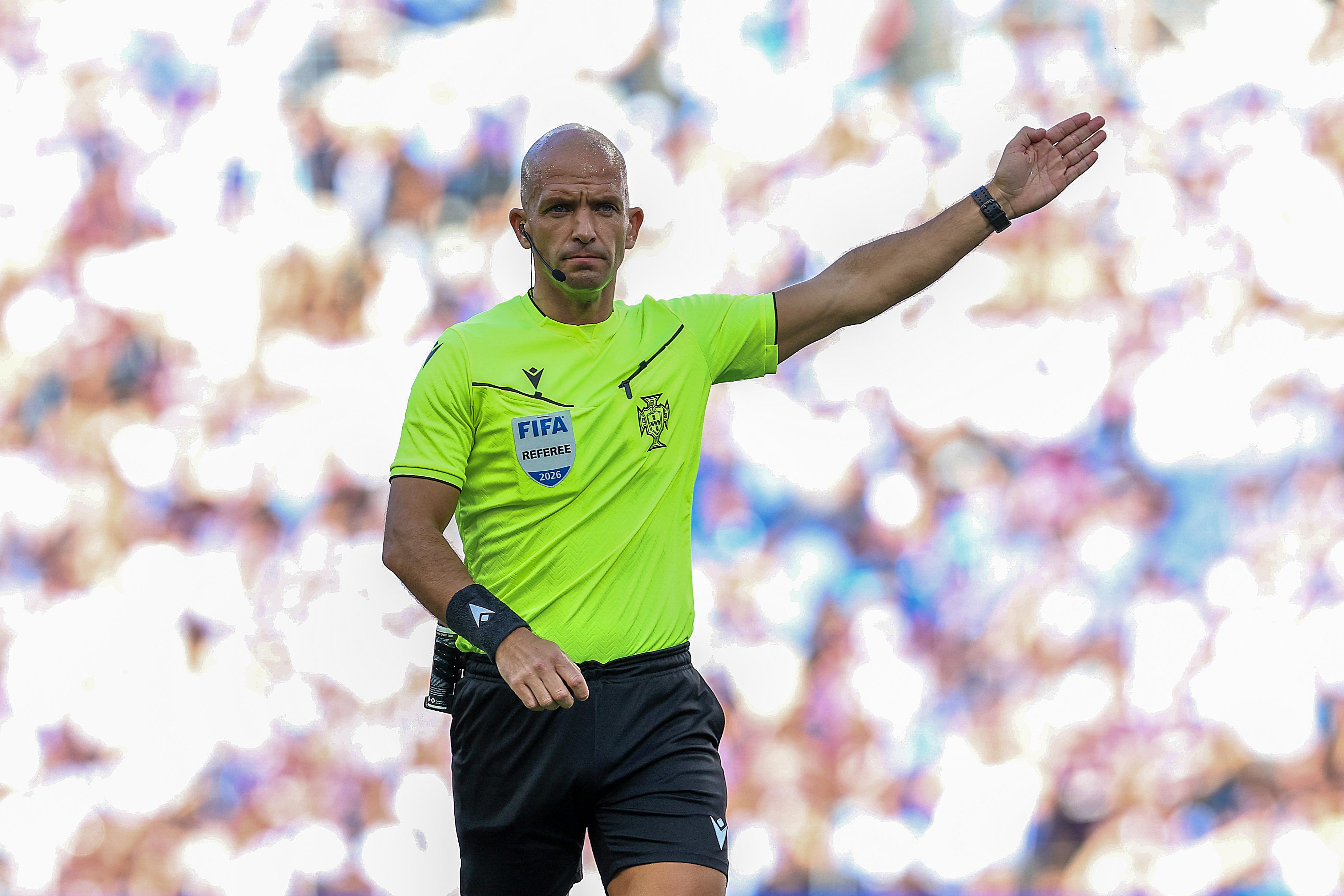 Luís Godinho arbitrou o FC Porto-Alverca, da primeira jornada - Foto: ESTELA SILVA/LUSA