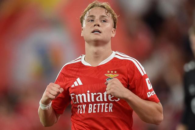 Andreas Schjelderup deverá ser titular pela primeira vez esta época, quinta-feira, contra o Hearts — Foto: Miguel Nunes