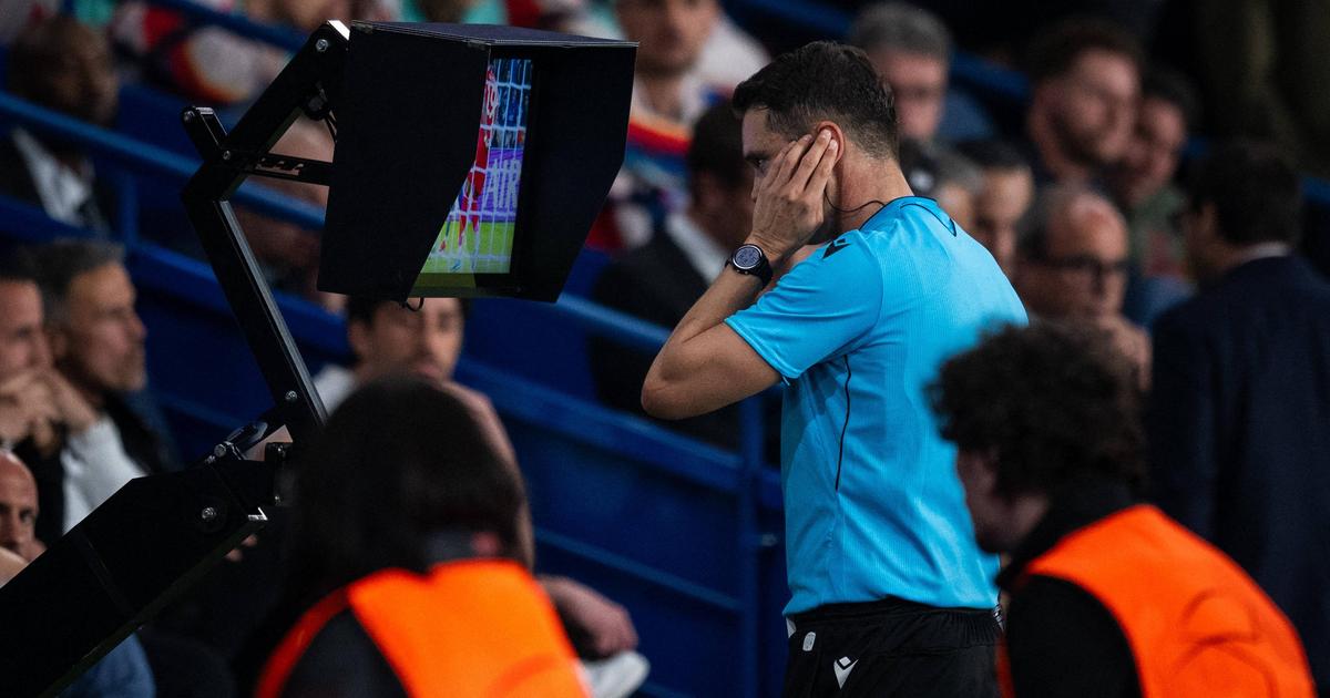 Chefe de arbitragem da UEFA descontente com o estado atual do VAR