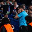 Chefe de arbitragem da UEFA descontente com o estado atual do VAR