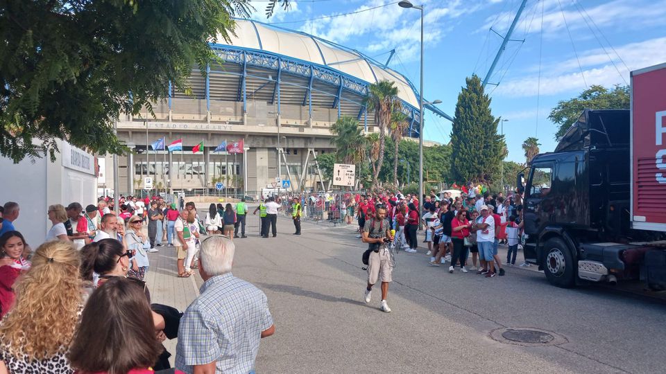 VÍDEO: O ambiente nas imediações do estádio Algarve