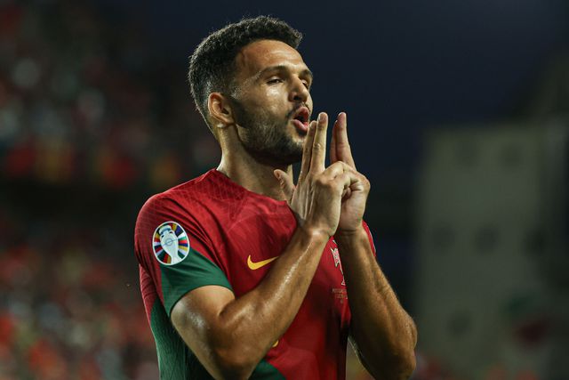 Vídeo: Ramos 'parte a loiça' na área do Luxemburgo e bisa