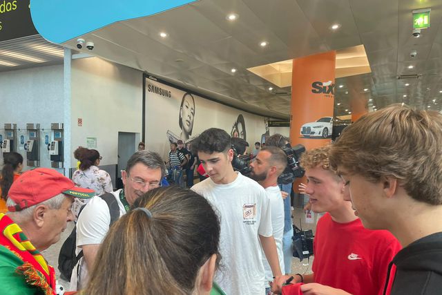 A festa dos campeões europeus no aeroporto e na Cidade do Futebol