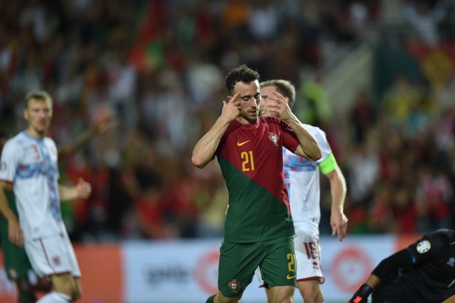 VÍDEO: Diogo Jota imita Ramos e Inácio e também bisa