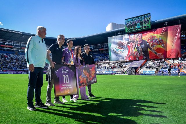 Jenni Hermoso teve direito a guarda de honra no regresso ao clube