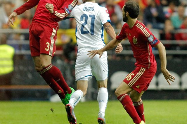 Eslováquia isola-se no segundo lugar do grupo J