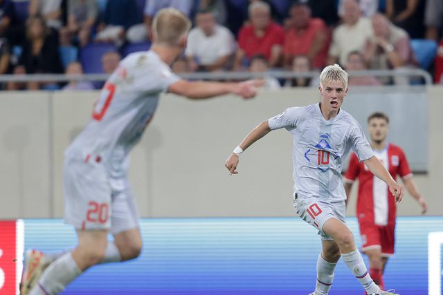 Islândia vence Bósnia e Herzegovina por 1-0