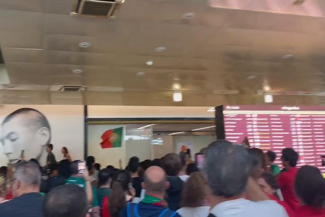 A receção aos campeões europeus de sub-19 de futsal no aeroporto