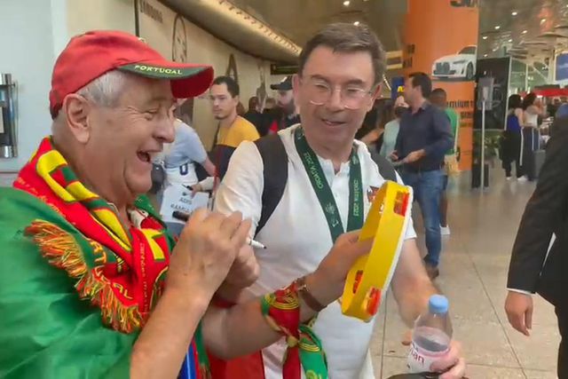 Autógrafo especial do selecionador José Luís Mendes