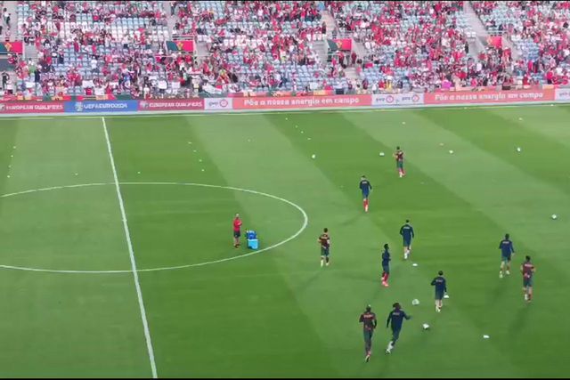 O aquecimento da Seleção Nacional no estádio Algarve