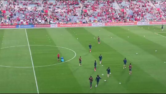 O aquecimento da Seleção Nacional no estádio Algarve