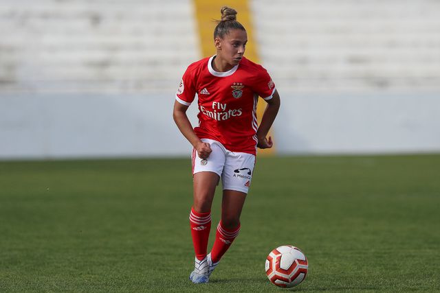 Internacional portuguesa do Benfica operada ao joelho