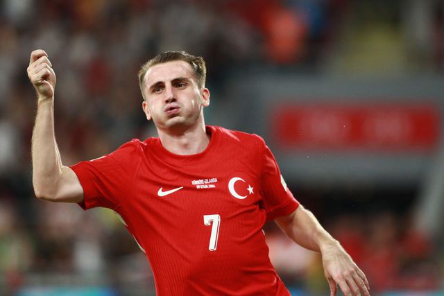 Bruno Lage com o plantel completo no Benfica