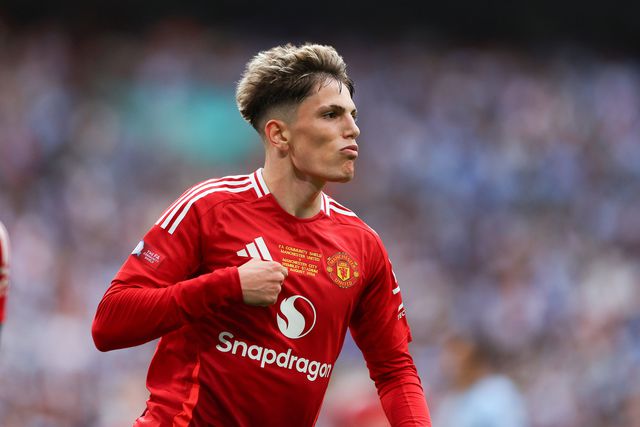 Garnacho com a camisola do Man. United