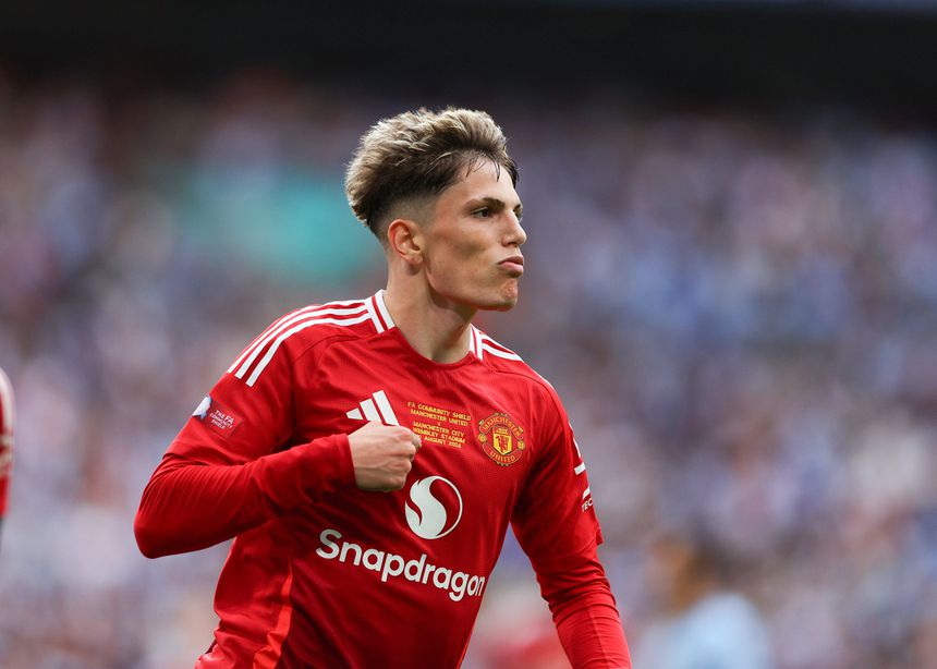 Garnacho com a camisola do Man. United