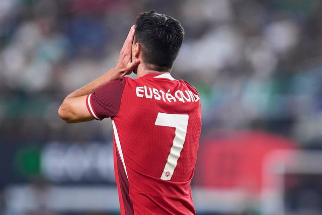 Joelho dá alerta e Canadá dispensa Eustáquio