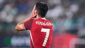 Eustáquio titular no empate do Canadá com o México