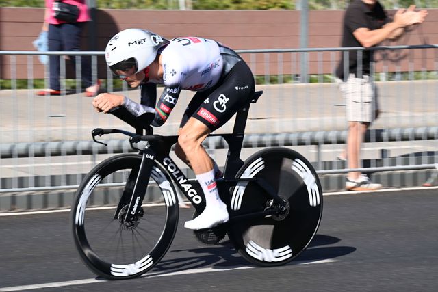 Vuelta: contrarrelógio de 'luxo' aproxima João Almeida de Vingegaard