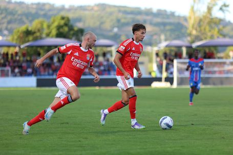 Aursnes e Dedic ao serviço do Benfica frente ao Alverca - Foto: IMAGO
