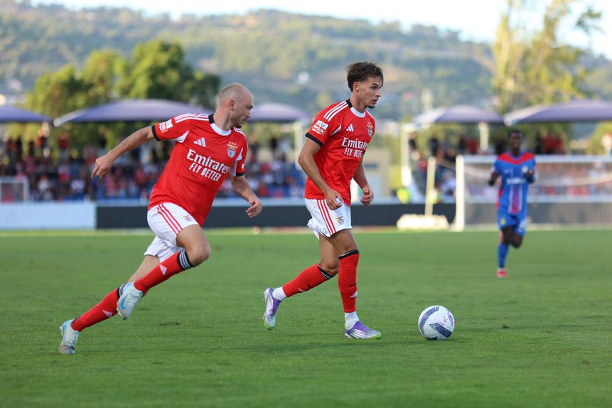Aursnes e Dedic ao serviço do Benfica frente ao Alverca - Foto: IMAGO