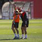 Boa disposição, carinho e o mote de Otamendi: os bastidores do treino do Benfica