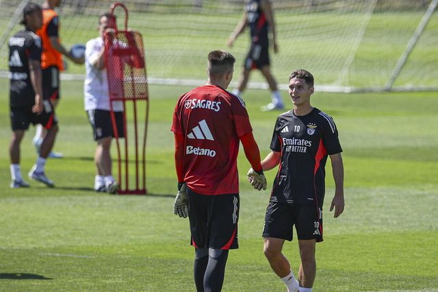 Benfica: dia de reencontros na estreia de Sudakov (fotos)