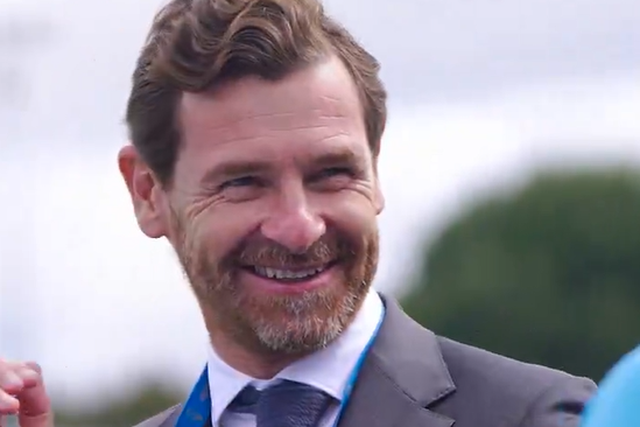 FC Porto: Villas-Boas no treino, o «boa tarde» de Bednarek e Mora a sorrir (vídeo)