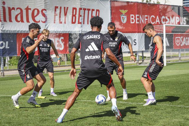 Benfica com apenas quatro 'sobreviventes', um ano depois