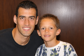 Sergio Busquets, lenda do Barcelona, ao lado de Sergi Altimira, aqui com sete anos de idade