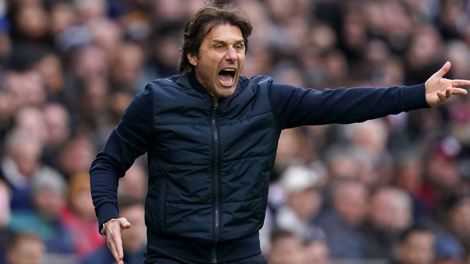 Antonio Conte responde depois de ser apontado a Nápoles e... Roma