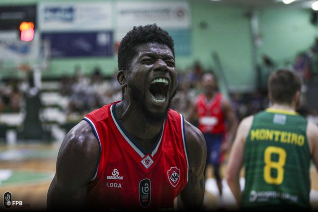 Basquetebol: Oliveirense vence Benfica na Luz com triplo em cima da buzina (vídeo)