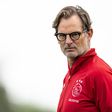 Ronald de Boer sobre crise do Ajax: «Não se pode fazer chocolate com m****»