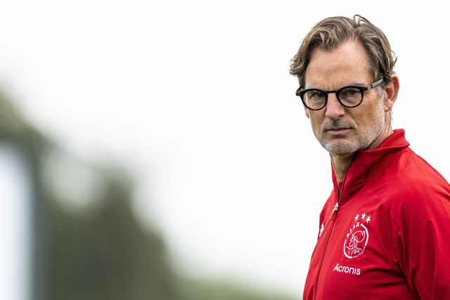 Ronald de Boer sobre crise do Ajax: «Não se pode fazer chocolate com m****»