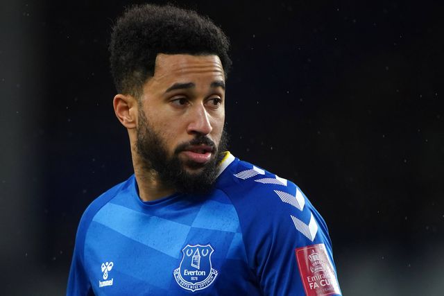 Andros Townsend assina pelo Luton Town